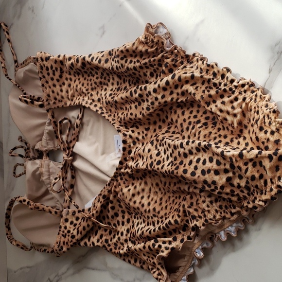 Shade & Shore Tunnel Keyhole One Piece Swimsuit - Leopard Print Size S (4-6) - Picture 13 of 16